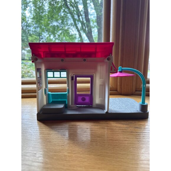 Fisher Price Little People Barbie City Adventures Cafe Playset - Picture 3 of 6